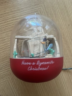 Hallmark ROAD RUNNER WILE E. COYOTE Motion Christmas Ornament Dynamite Works