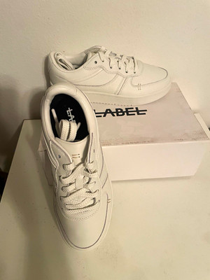 L*ABEL Go-To Low Unisex White Low Top Lace-Up Athletic Sneakers 200004-100