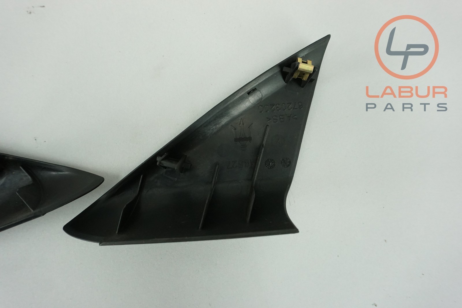 M139 03-13 Maserati Quattroporte Front Left & Right Side Door Panel Corner B1156
