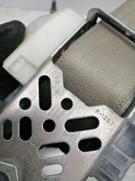 2010 - 2012 SUBARU LEGACY RIGHT PASSENGER SIDE SEATBELT OEM Foto 3 de 4