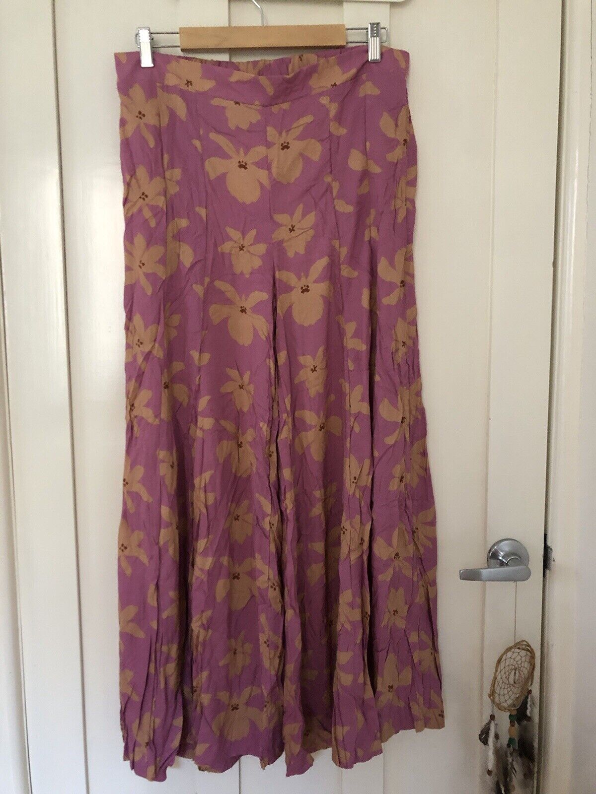 Picture 1 of 6