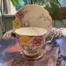 VTG Aynsley Gold Rim Carnation Floral Embossed Scalloped Edge Tea Cup & Saucer