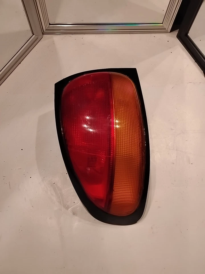 Nissan 200 SX 1995 cupé conjunto de luz trasera izquierda (lado del conductor) Foto 2 de 4