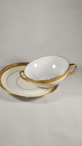 BAVARIA TIRSCHENREUTH CLIFTON 4246 FLAT CREAM SOUP BOWL & SAUCER SET - Picture 3 of 11
