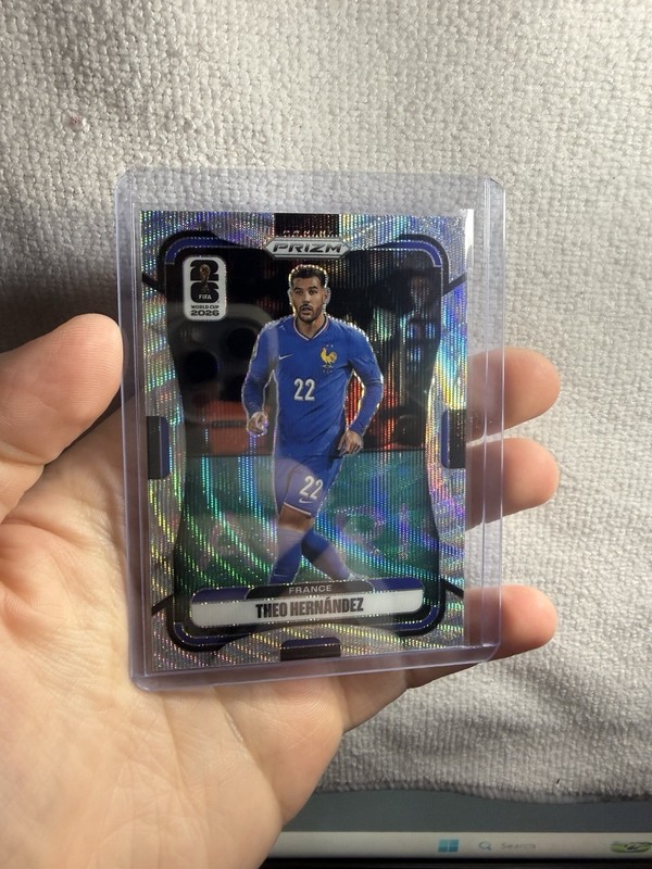2026 Prizm FIFA World Cup Soccer #32 Theo Hernandez Wave France