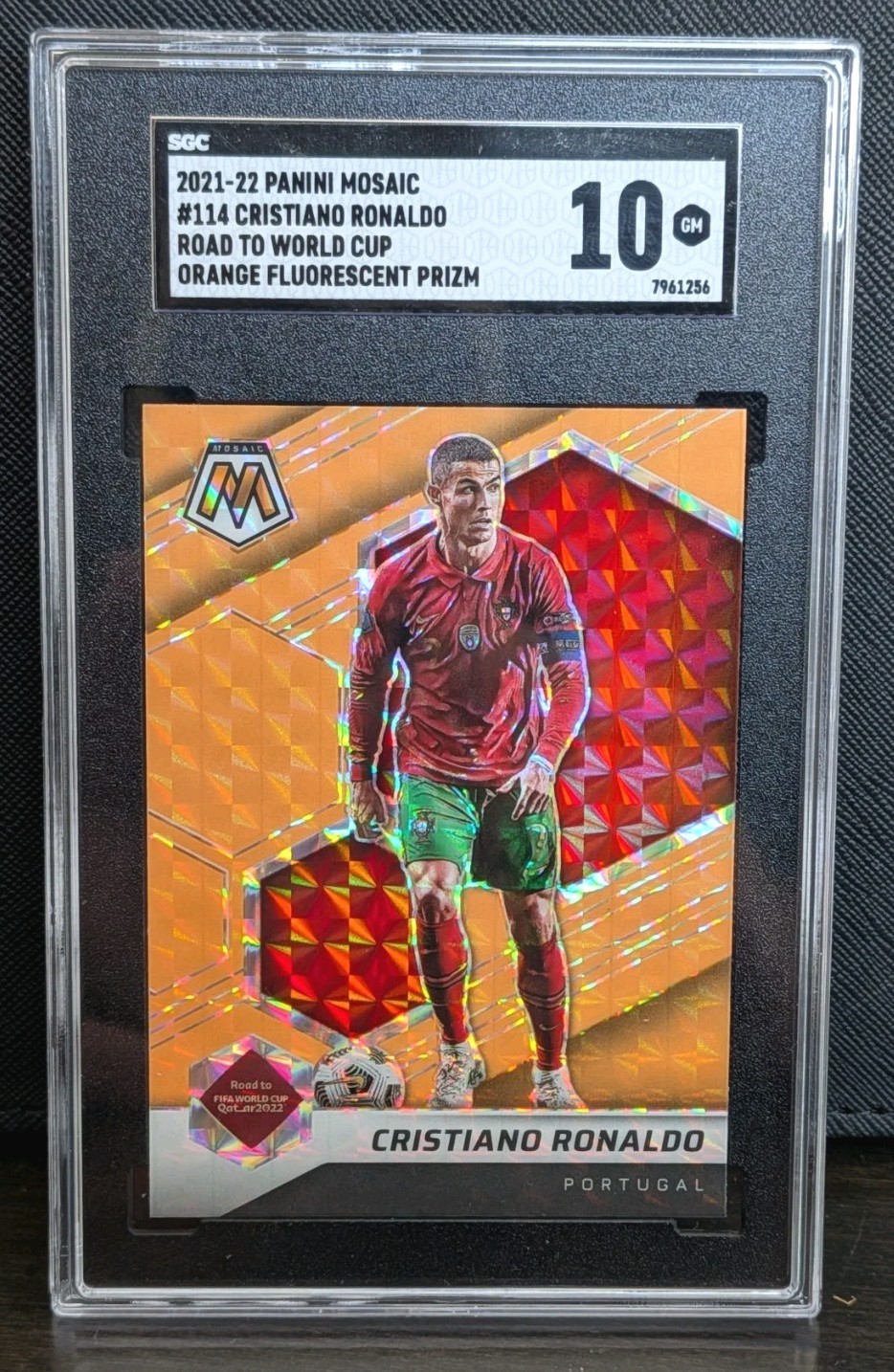 2021-22 Mosaic World Cup Orange Fluorescent Prizm Cristiano Ronaldo SGC 10