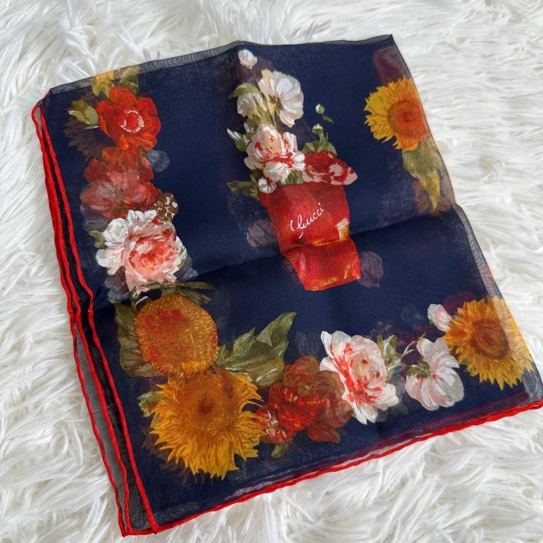 GUCCI Floral Silk Petite Scarf in Navy and Multicolor　41cm＊41cm thumbnail 13