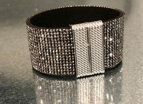 Suede Leather Gunmetal Black Bracelet made w/ Swarovski Crystal Magnetic Clasp - Picture 5 of 7