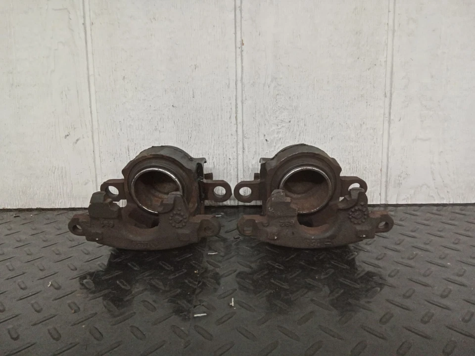 Par de pinzas de freno delanteras Chevrolet S10 S10 Blazer S15 Jimmy 1983-1997 4x4 OEM Foto 2 de 4