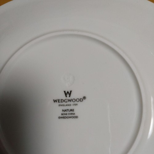 Wedgwood Nature Square Plate with Handle 27cm x 24cm - Picture 5 of 7