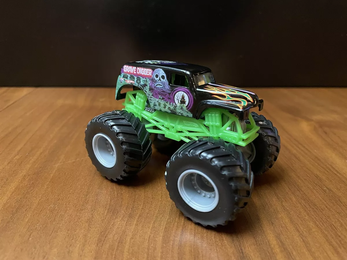 Hot Wheels Grave Digger 1:64 Monster Truck With Mud Tires Die-Cast