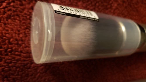 Ulta - It Brush Set (#101/Blurring Foundation & #114/Essential Bronzer) - New - Picture 6 of 6