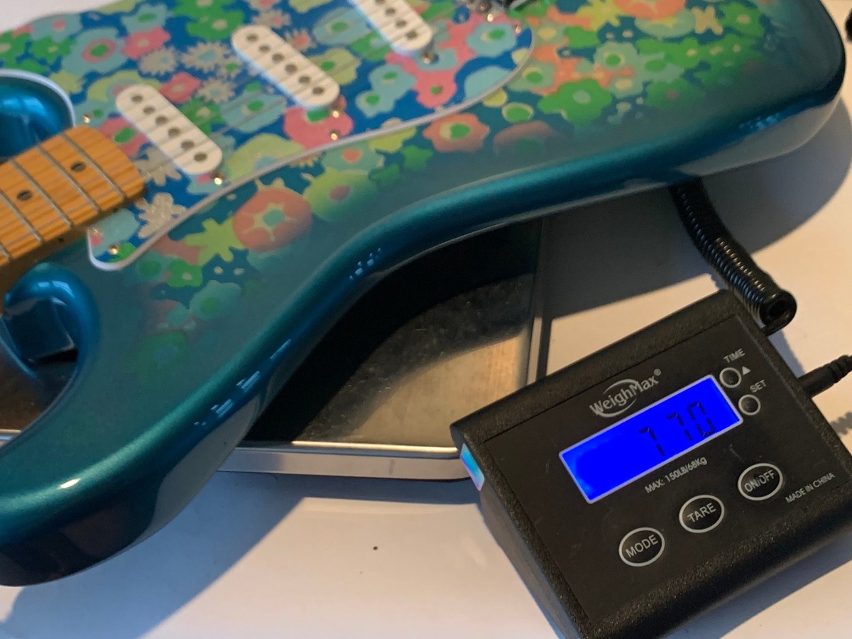 【しょたろ】Fender Japan Stratocaster c. 1999 Fender Japan '57 Blue Floral Flower Stratocaster