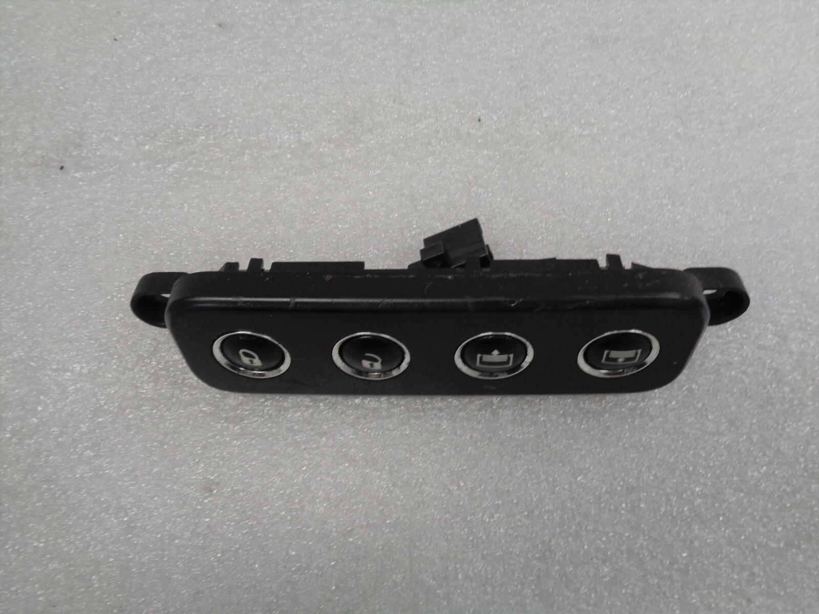 07 Maserati Quattroporte Rear Console Door Lock Blind Roll Switch OEM AK221070