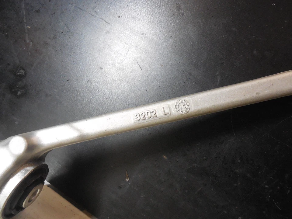 Brazo de control superior delantero KEYOOG R827543 3202L para Ford Thunderbird 2002-2005 Foto 2 de 4