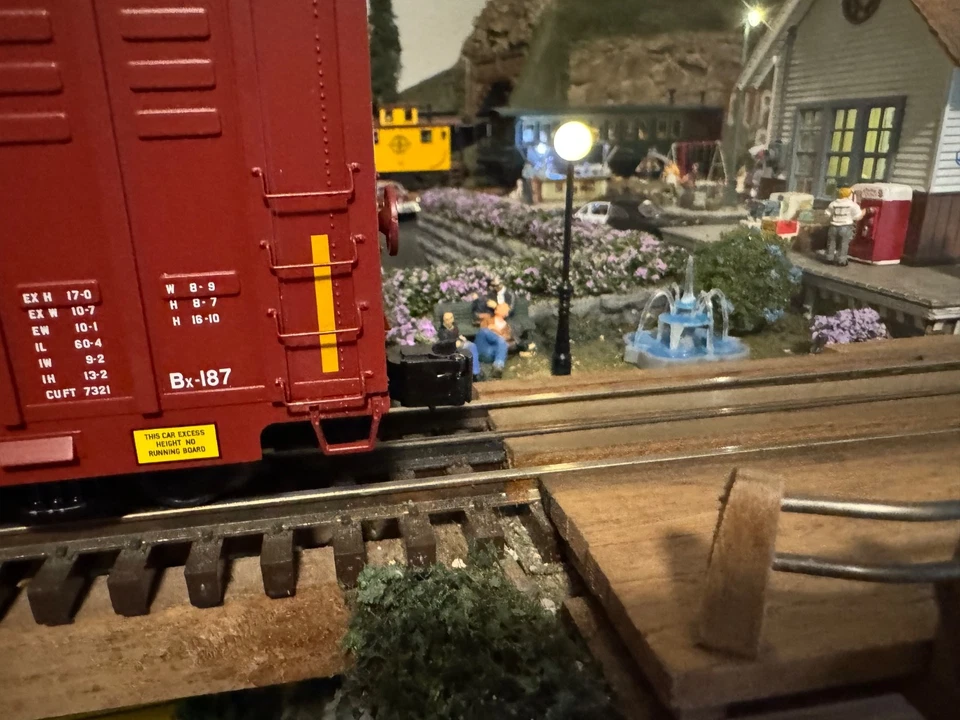 Item # 3003011-2 O Berwick 60' Hy-Cube Box Car BNSF Road # 762011 [3 Rail] - Image 3 of 4