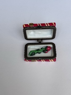 VTG PHB Wrapped Gift Box with Bow  Porcelain Hinged Trinket Box W/Roses Trinket