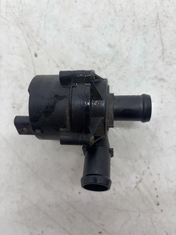 Audi A3 8V1 (2012-2016) Auxiliary Water Pump 5Q0965567 - Image 2 of 4