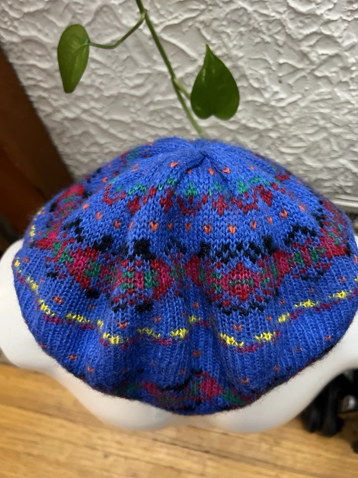 Vintage 80s Blue Knit Beret Hat Made in Taiwan R.O.C. Colorful Pattern Acrylic - Image 2 of 3