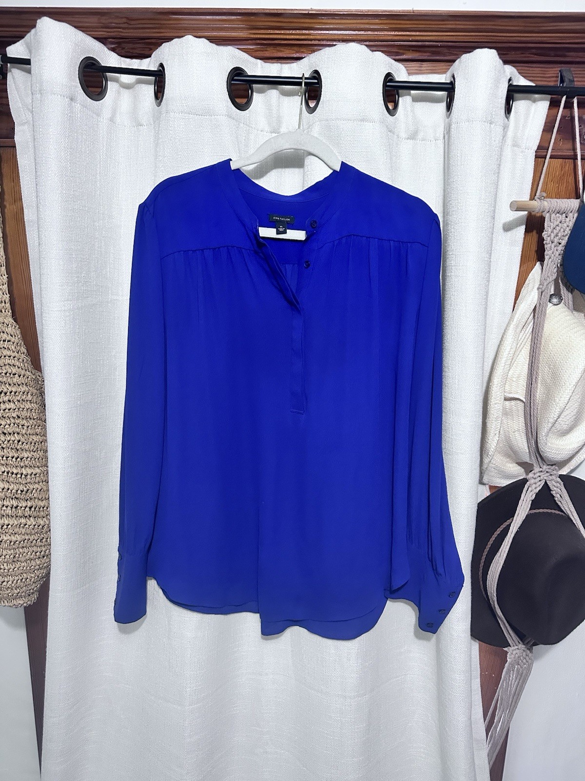 Women’s Ann Taylor XL Blue Dress Shirt