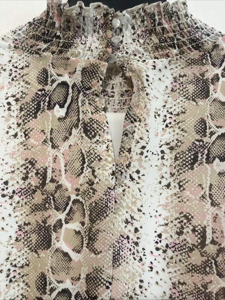 Blusa Versona Para Mujer Talla XXL Estampado Serpiente Cintura Elástica Volantes Botón Espalda” Foto 4 de 4