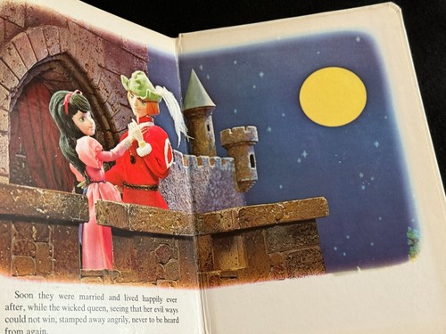 SNOW WHITE AND THE SEVEN DWARFS Grosset & Dunlap 3-D Puppet Storybook - Picture 13 of 13