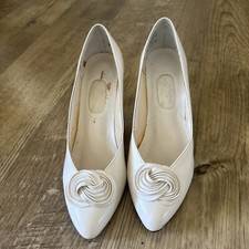 Vintage Women s Fashion 10 Cream Color Pumps By Endicott Johnson Nobil Size 8.5