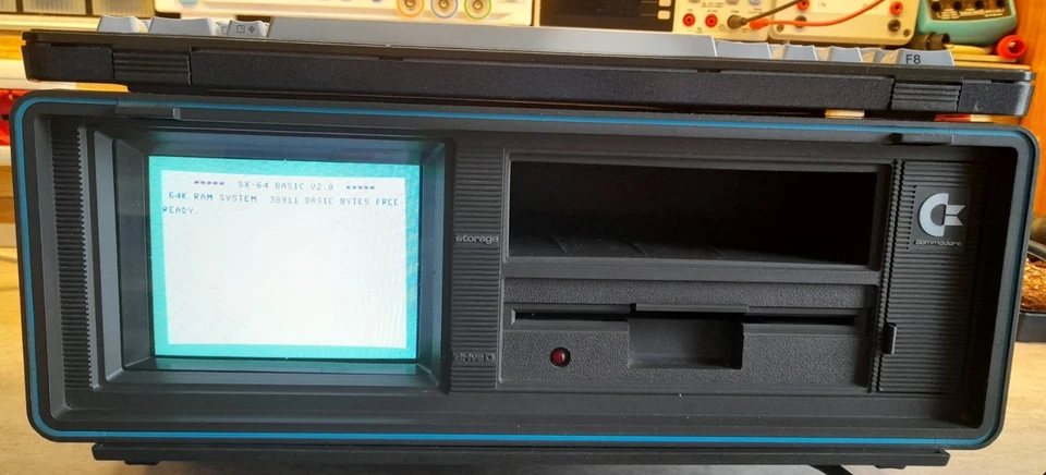 Computer Vintage Commodore 64 SX - Immagine 2 di 4