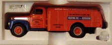 First Gear 18-1764 1:34 Die Cast Gulf Oil Company 1951 Ford F-6 Fuel Tanker