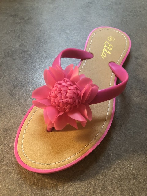 daisy flip flops uk