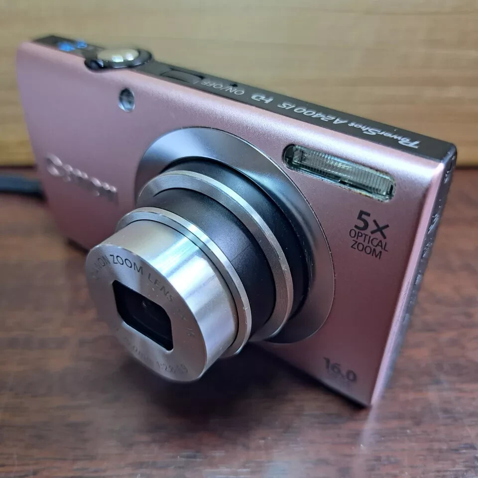 【新品】Canon PowerShot A2400 レッド　海外版 Amazon.com : Canon PowerShot A2400 IS 16.0 MP Digital Camera