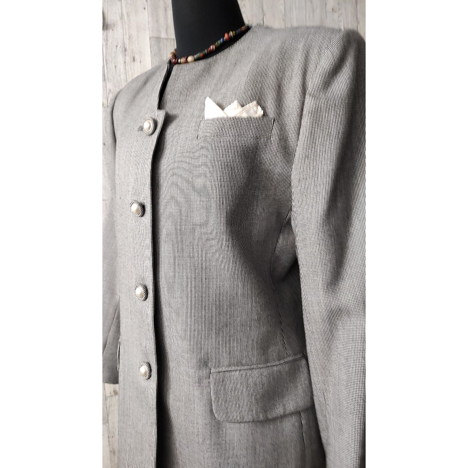 Emily Woman Gray VTG Suit Jacket Skirt Size 10 Pockets Handkerchief Lined Pleats