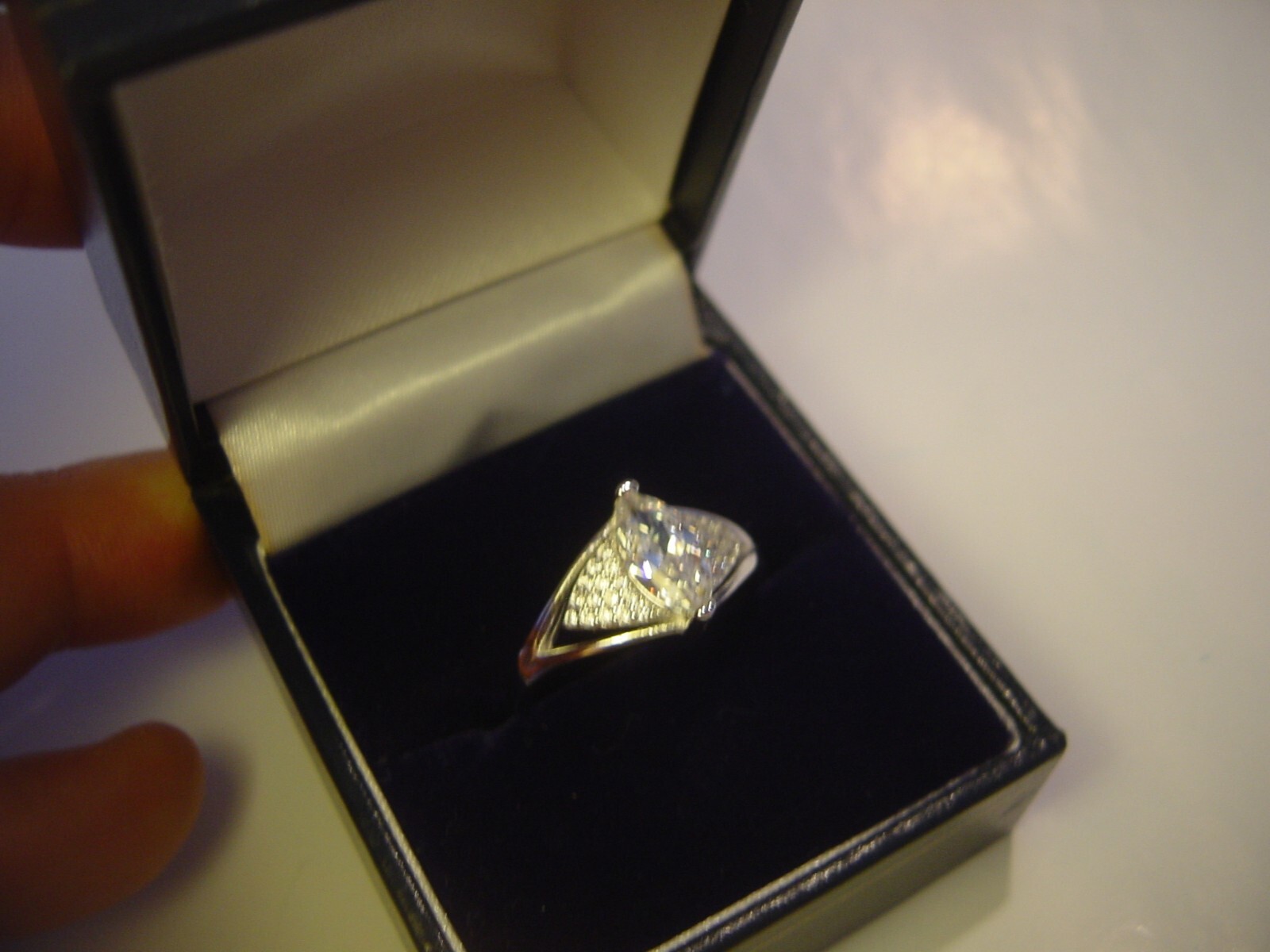 Stunning Solid Silver Ring-Superb design-sparklin… - image 1