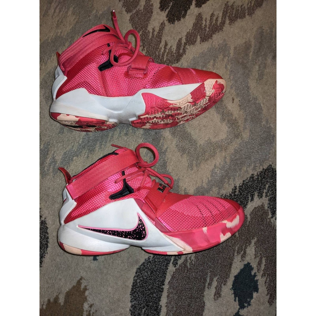 Think Pink Lebron Soldier On Feet Nike LeBron Soldier Think Pink, Youth  Breast Cancer Awareness, image size:1200x1200