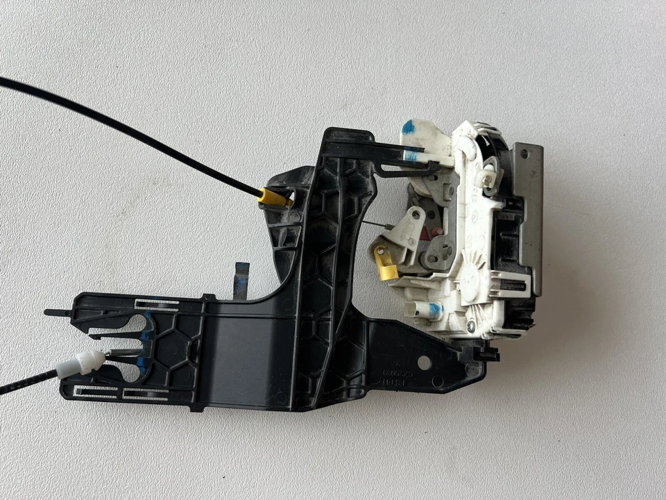 Dodge Ram 1500 2013-2018 actuador de cierre de cerradura de puerta delantera derecha OEM p04589422AH Foto 3 de 4