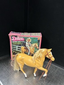 VINTAGE BARBIE DOLL 1980 Pet Horse Dallas Golden Palomino, 3312
