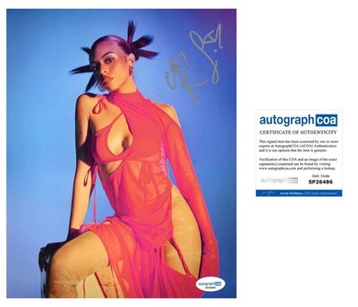 RAVYN LENAE HYPNOS BIRD S EYE SIGNED 8x10 PHOTO AUTOGRAPHED - ACOA COA
