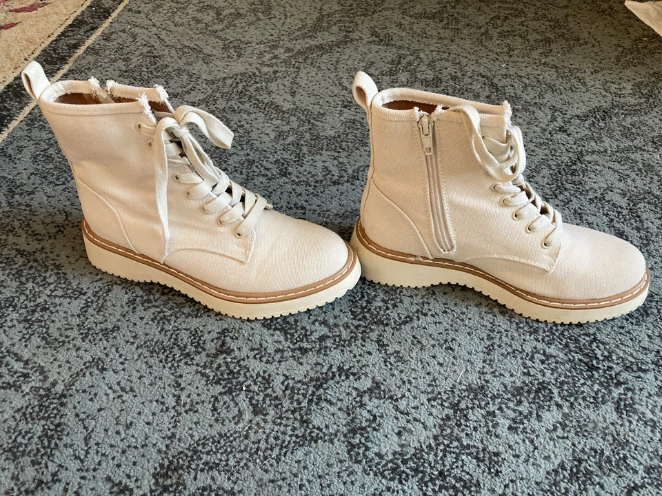 Bota de combate Madden Girl Kurrt para mujer, Sand Fab, talla 6M Foto 3 de 4