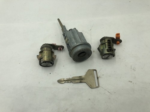 1993 Toyota 4Runner Ignition DRIVER PASSENGER Doors Locks W/KEY OEM Original Set - Picture 3 of 7
