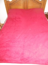 Plaid neuf ,"ATMOSPHERA ", 1,80 X 1,30 , 100 % Polyester , rouge , doux et chaud