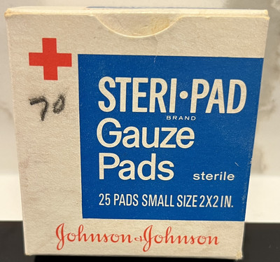 Vintage Johnson & Johnson Red Cross Steri Pad Gauze Pads No Barcode 1960s 21/25