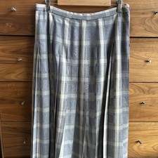 Vintage Pendleton Classic Pleated Skirt Navy & Cream Plaid Made In USA Rayon Lrg