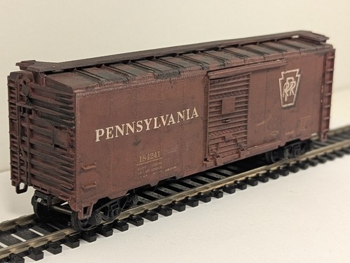 Walthers Mainline 2261 Spur HO PRR 40ft AAR Güterwagen - verwitterte Mängel | Zustand: Used