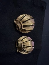 Napier SHELL Brushed Gold Pierced Earrings 1 in Vintage Beach Theme 