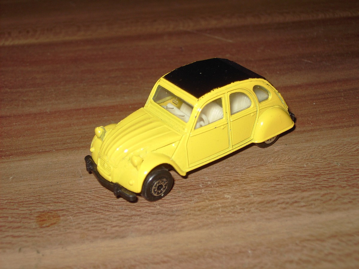 Modèle Réduit Citroën 2CV Rouge MC TOY - Échelle 1:64 - Occasion