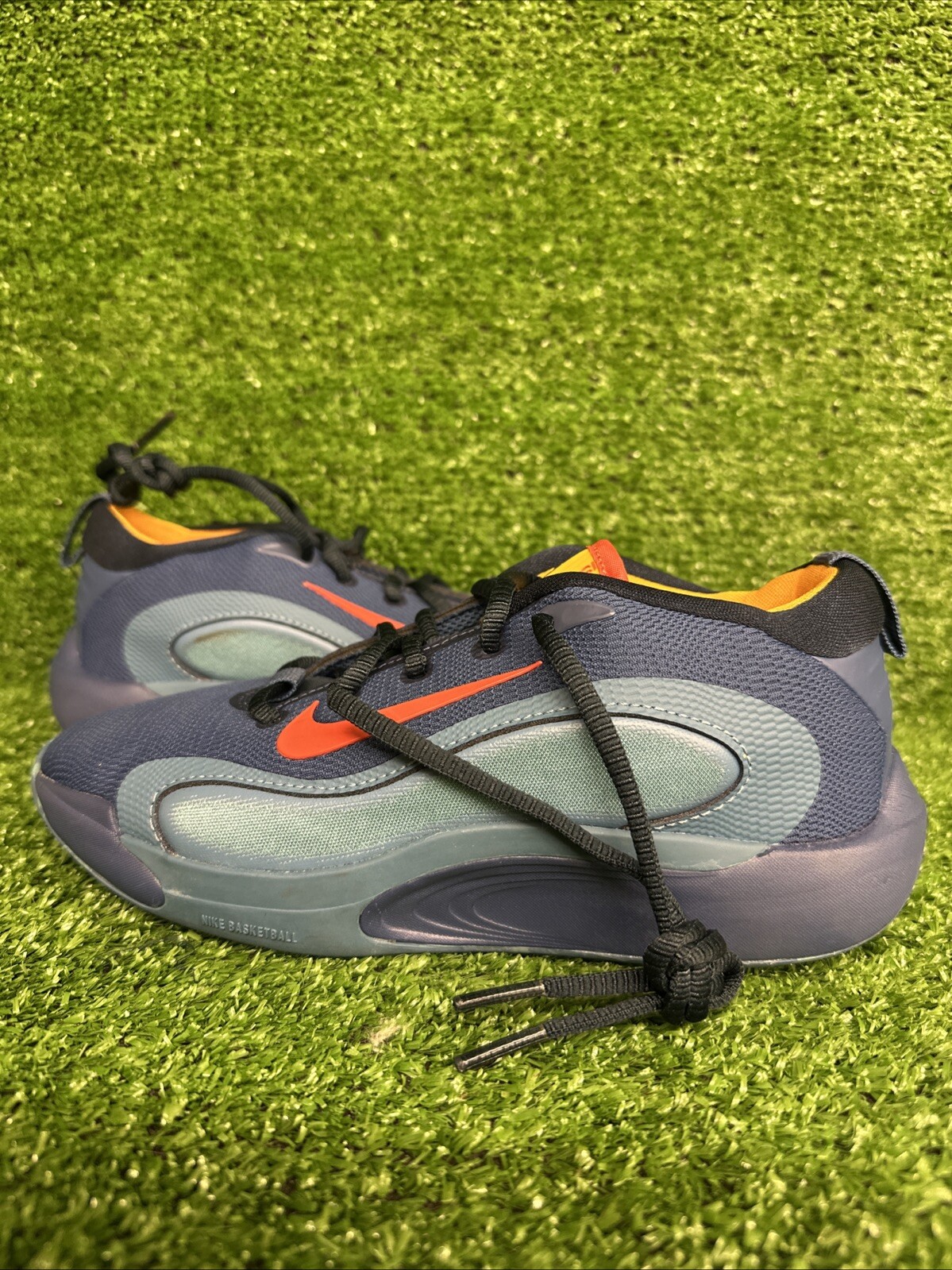 Nike IsoFly Big Kids' Basketball Shoes 4Y