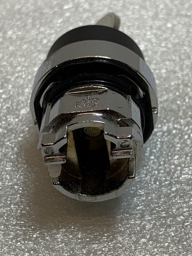 Schneider ZB4 3 Position Key Switch Head Spring Return ZB4BG7 NOS - Picture 3 of 6
