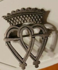 Celtics Design Hearts and Crown Sterling Silver Pin