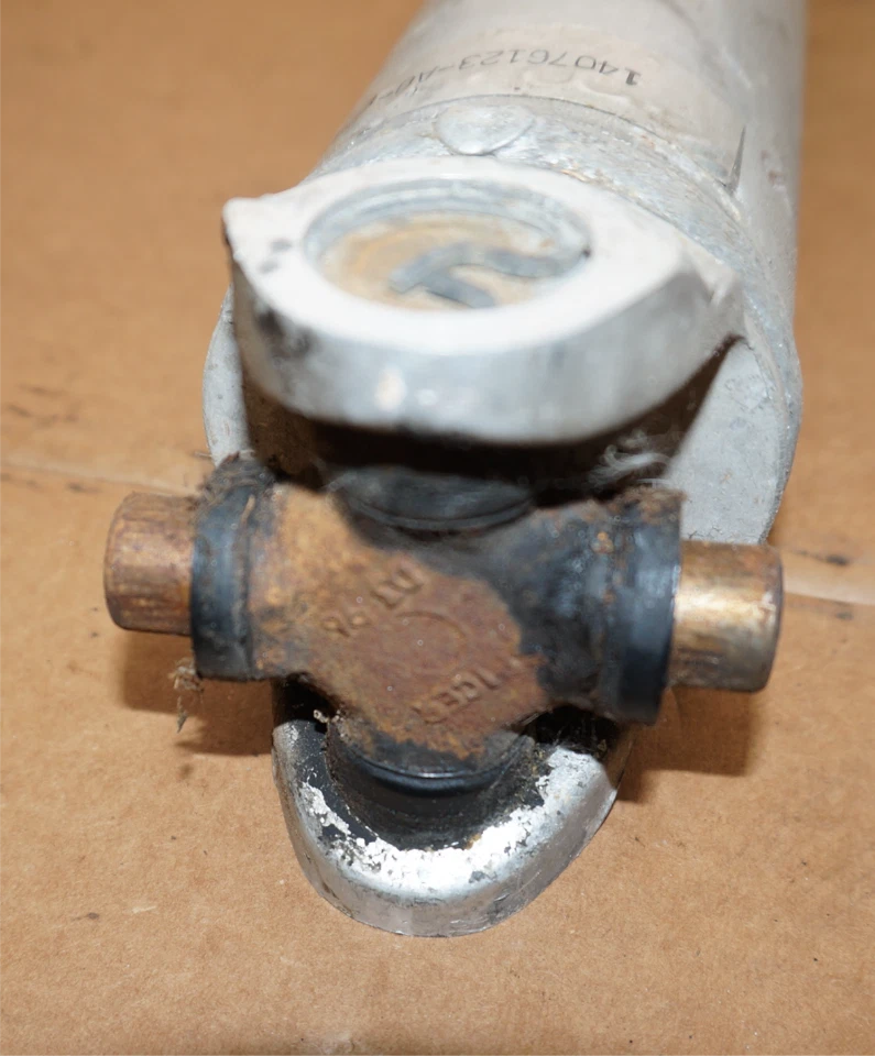 1984-1996 Chevrolet Corvette C4 б/у вал автоматического привода 14076123-AU-8284 - Изображение 2 из 4