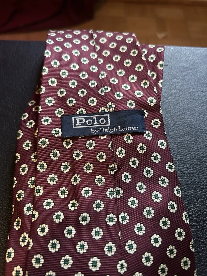 Corbata vintage Polo Ralph Lauren para hombre, roja con patrón de escudo blanco verde, seda Repp Foto 3 de 4